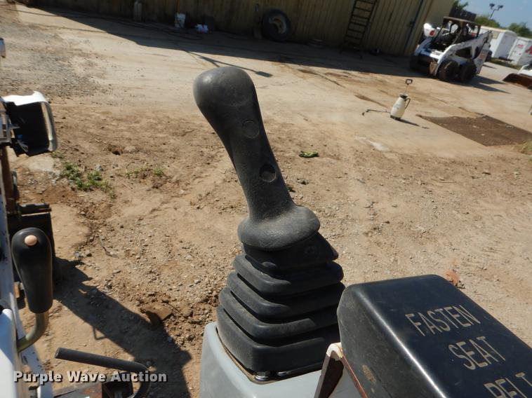 image for item EO9513 2009 Bobcat 418 mini excavator