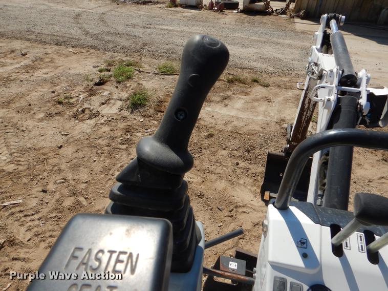 image for item EO9513 2009 Bobcat 418 mini excavator