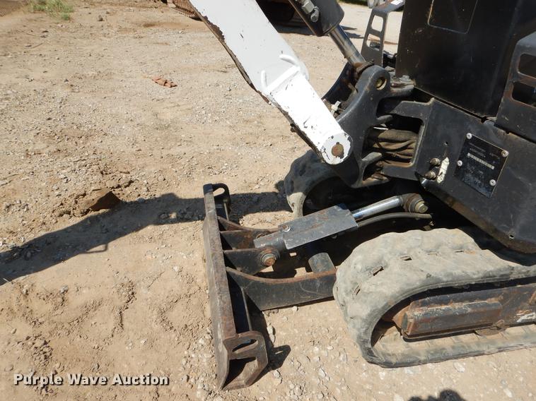 image for item EO9513 2009 Bobcat 418 mini excavator