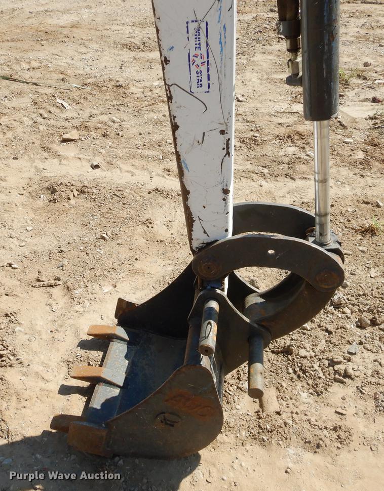 image for item EO9513 2009 Bobcat 418 mini excavator