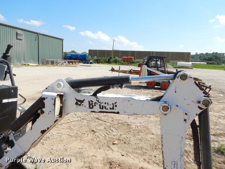image for item EO9513 2009 Bobcat 418 mini excavator