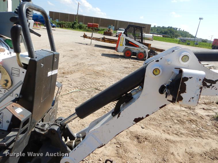 image for item EO9513 2009 Bobcat 418 mini excavator