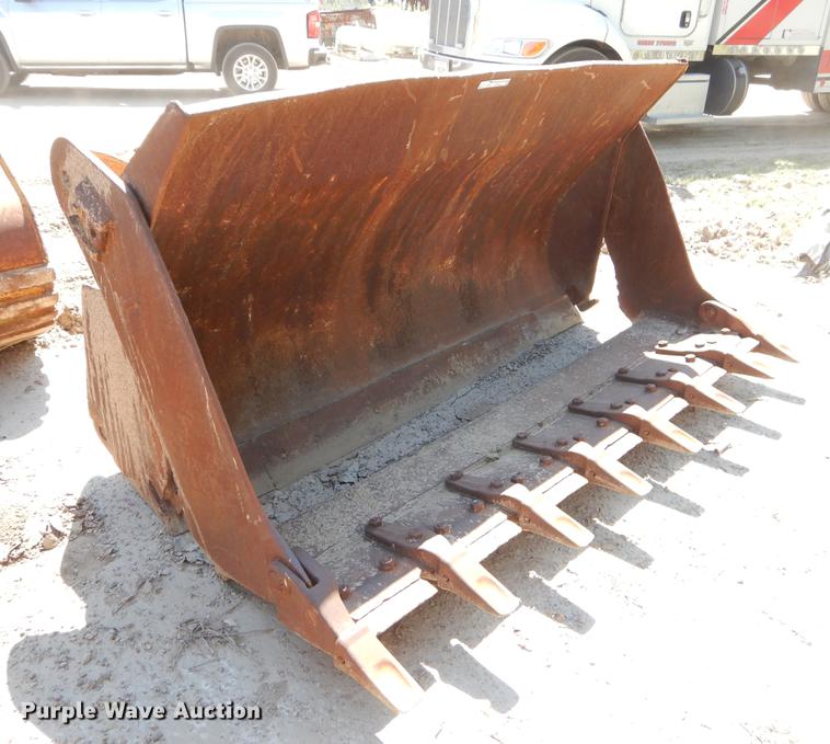 98"W clamshell loader bucket in Tulsa, OK Item EO9525 sold Purple Wave
