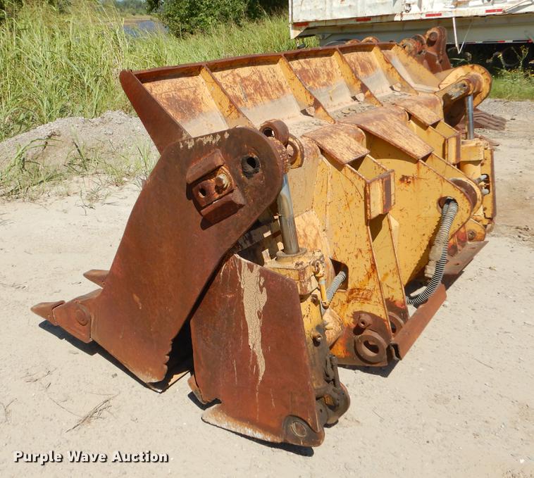 98"W clamshell loader bucket in Tulsa, OK Item EO9525 sold Purple Wave