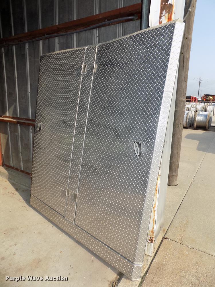 image for item G1304 Diamond back truck cover