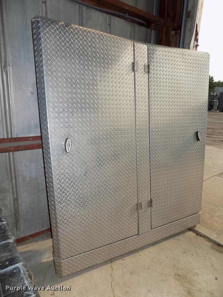 image for item G1304 Diamond back truck cover