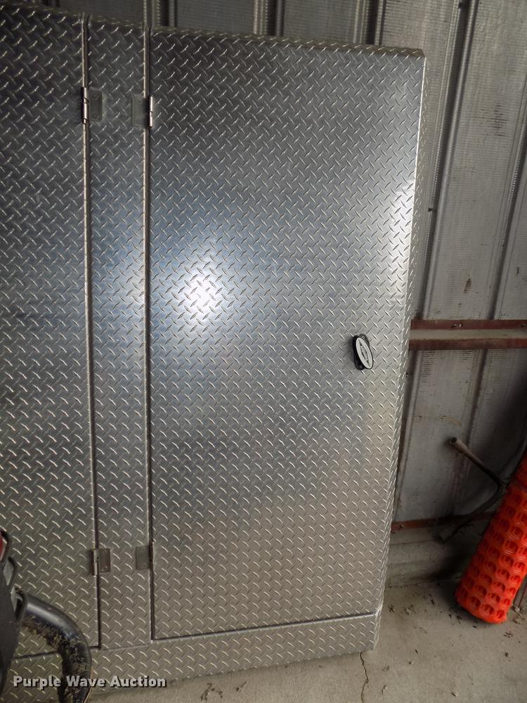 image for item G1304 Diamond back truck cover