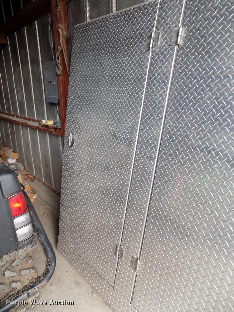 image for item G1304 Diamond back truck cover