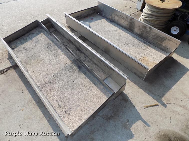 image for item G1304 Diamond back truck cover