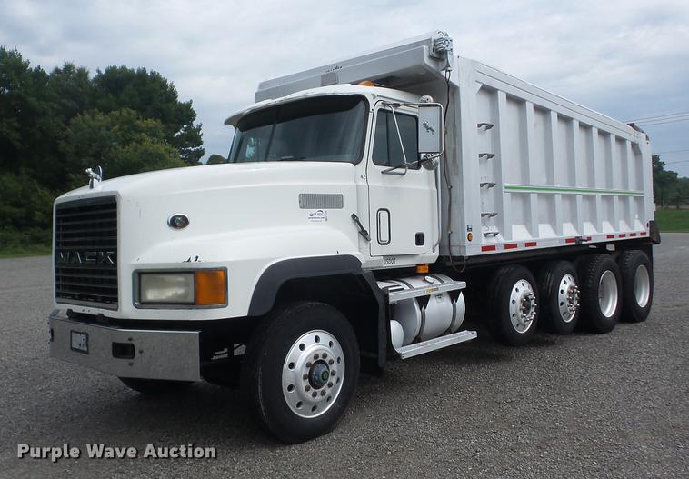 image for item K6258 1997 Mack CL713 dump truck