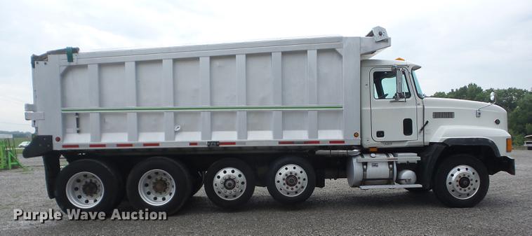 image for item K6258 1997 Mack CL713 dump truck