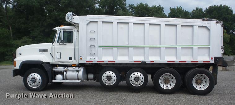 image for item K6258 1997 Mack CL713 dump truck
