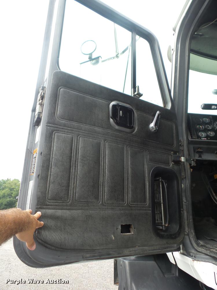 image for item K6258 1997 Mack CL713 dump truck