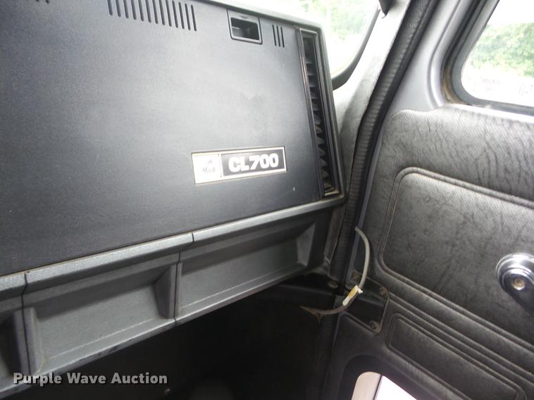 image for item K6258 1997 Mack CL713 dump truck