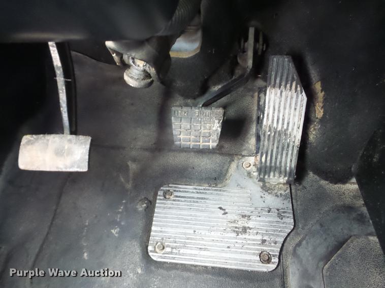 image for item K6258 1997 Mack CL713 dump truck