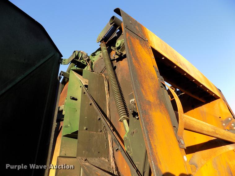 image for item DB9117 2008 John Deere 568 Mega Wide round baler