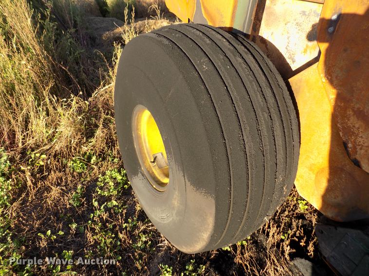 image for item DB9117 2008 John Deere 568 Mega Wide round baler