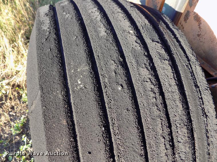 image for item DB9117 2008 John Deere 568 Mega Wide round baler