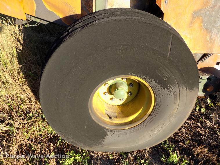 image for item DB9117 2008 John Deere 568 Mega Wide round baler