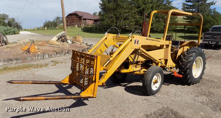 image for item DB9119 International 2424 tractor