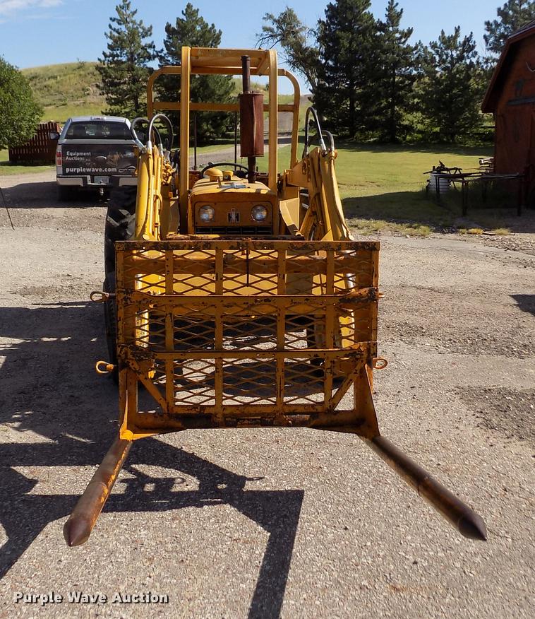 image for item DB9119 International 2424 tractor