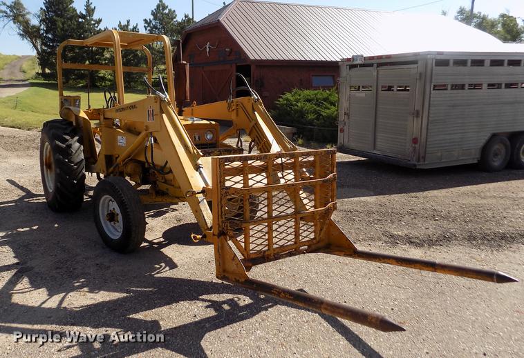 image for item DB9119 International 2424 tractor