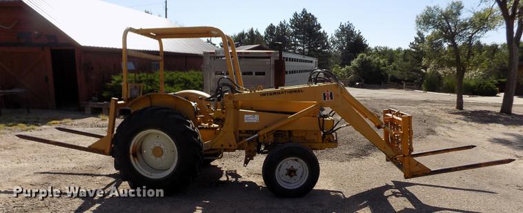 image for item DB9119 International 2424 tractor