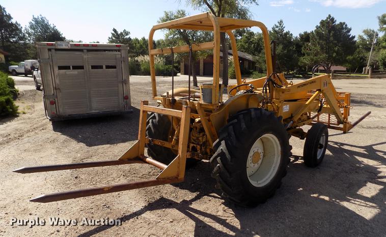 image for item DB9119 International 2424 tractor