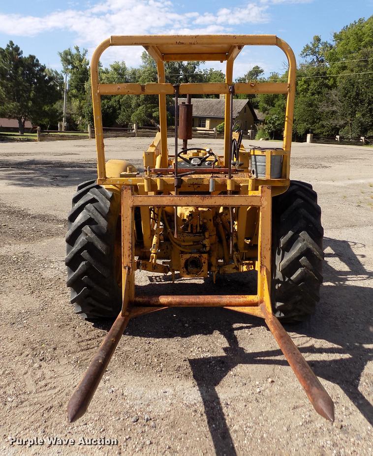 image for item DB9119 International 2424 tractor