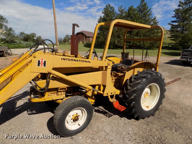 image for item DB9119 International 2424 tractor