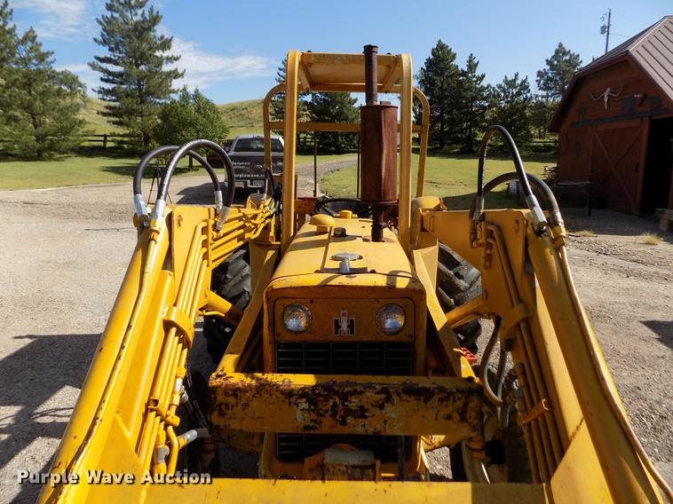 image for item DB9119 International 2424 tractor