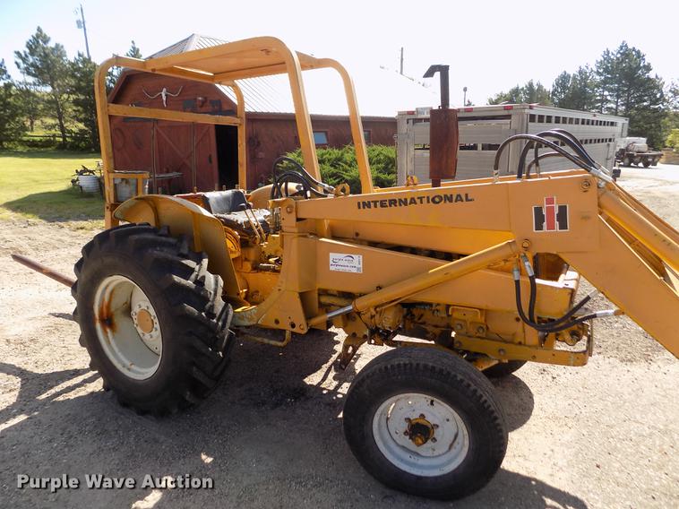 image for item DB9119 International 2424 tractor