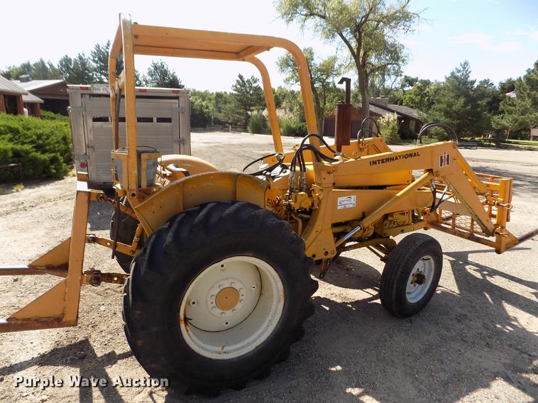 image for item DB9119 International 2424 tractor