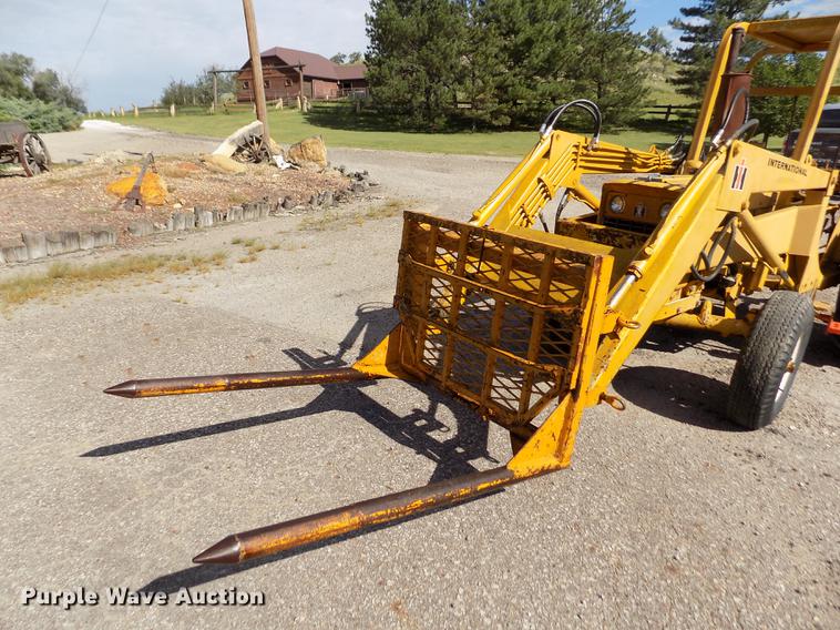 image for item DB9119 International 2424 tractor