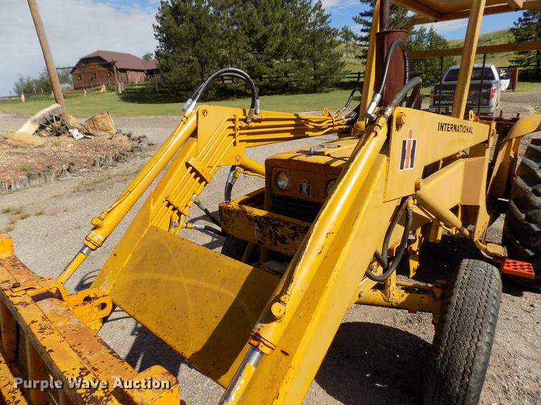 image for item DB9119 International 2424 tractor