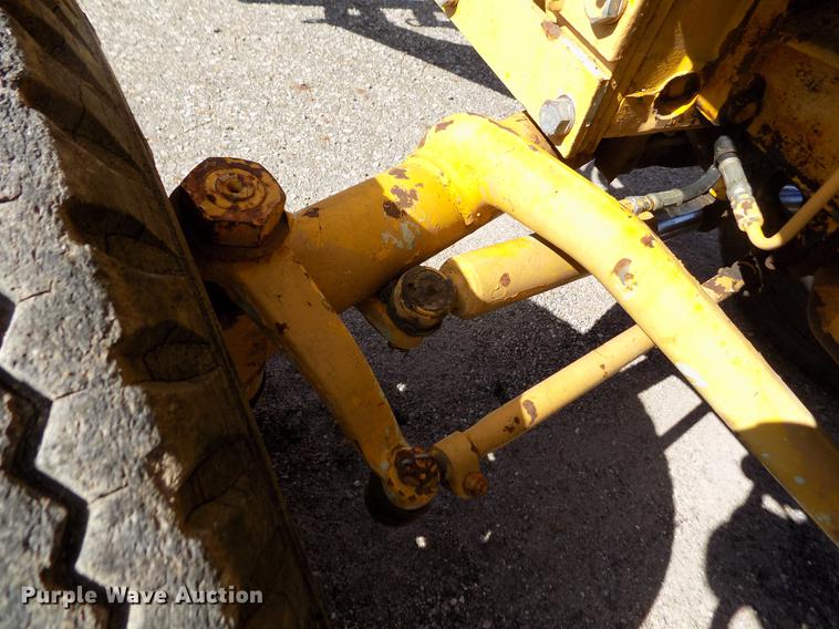 image for item DB9119 International 2424 tractor