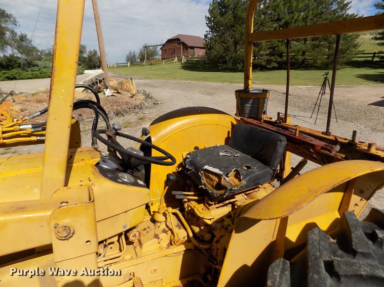 image for item DB9119 International 2424 tractor