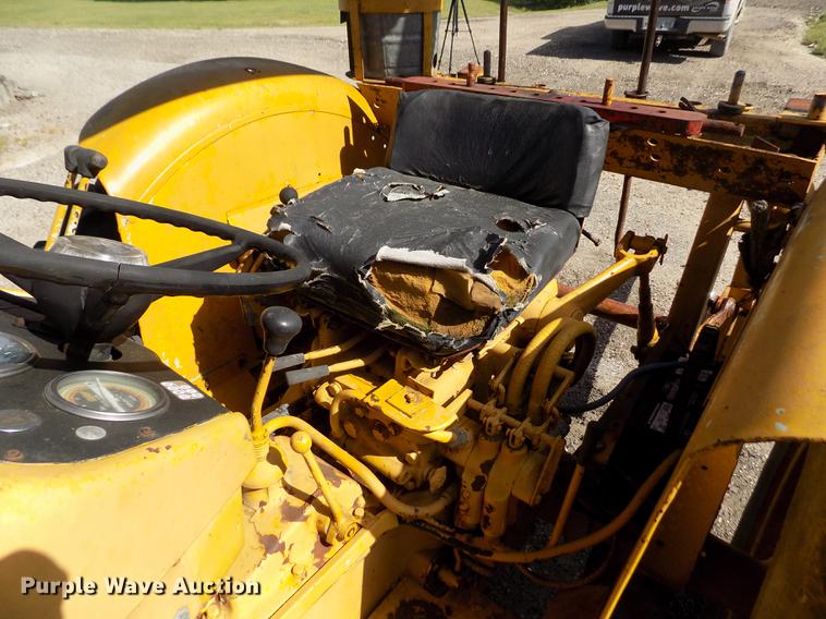 image for item DB9119 International 2424 tractor