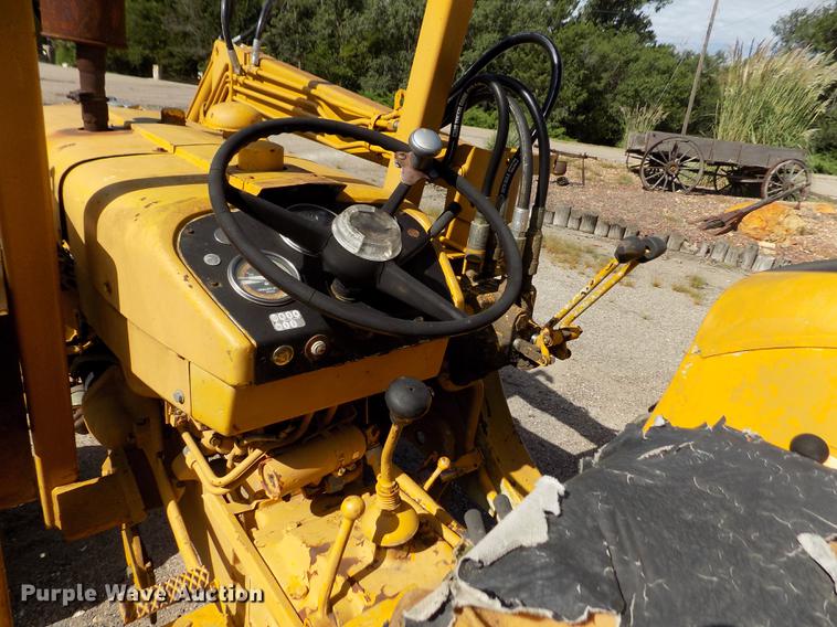 image for item DB9119 International 2424 tractor