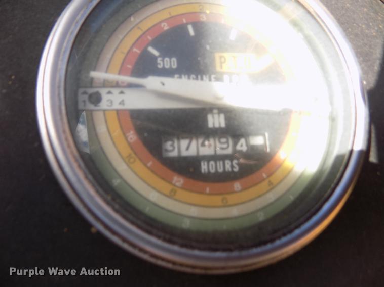 image for item DB9119 International 2424 tractor