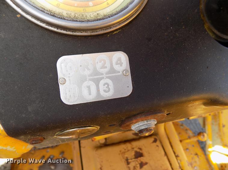 image for item DB9119 International 2424 tractor