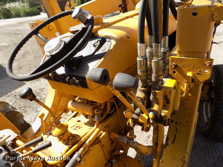 image for item DB9119 International 2424 tractor