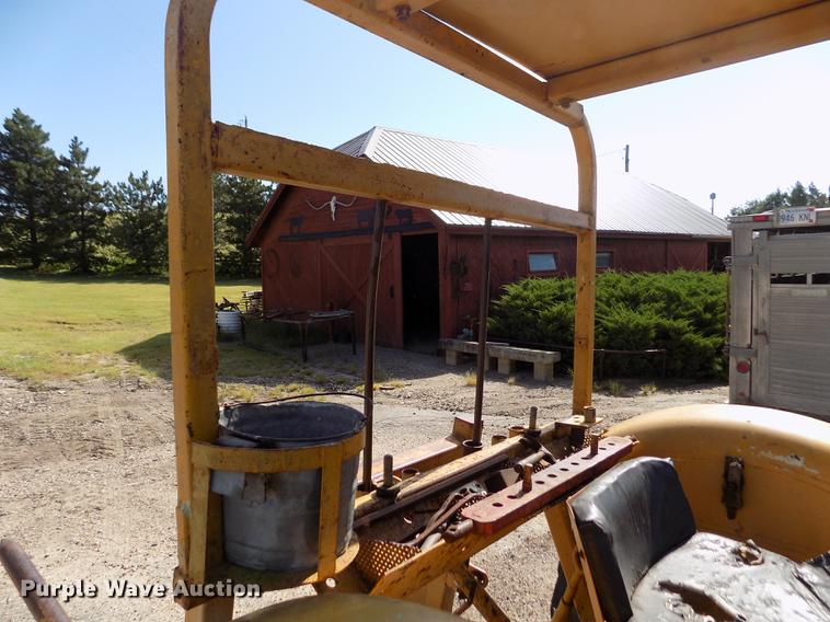 image for item DB9119 International 2424 tractor