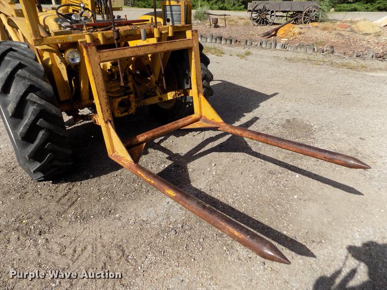 image for item DB9119 International 2424 tractor