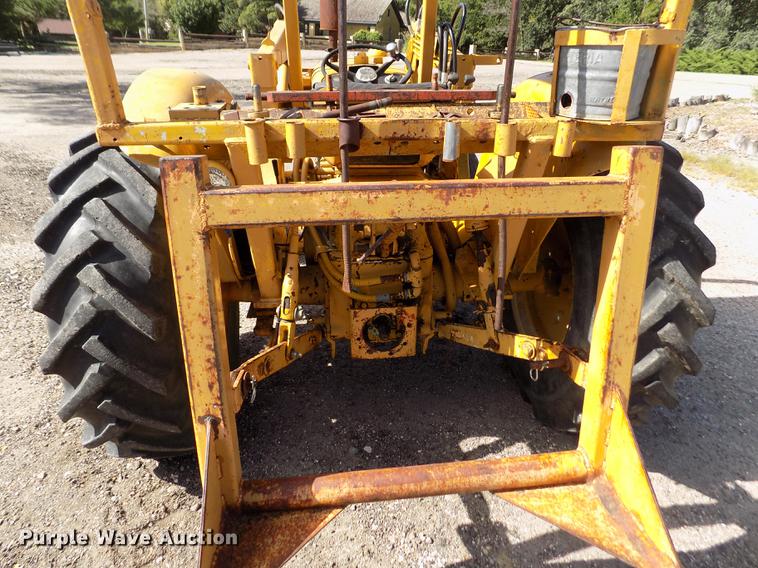 image for item DB9119 International 2424 tractor