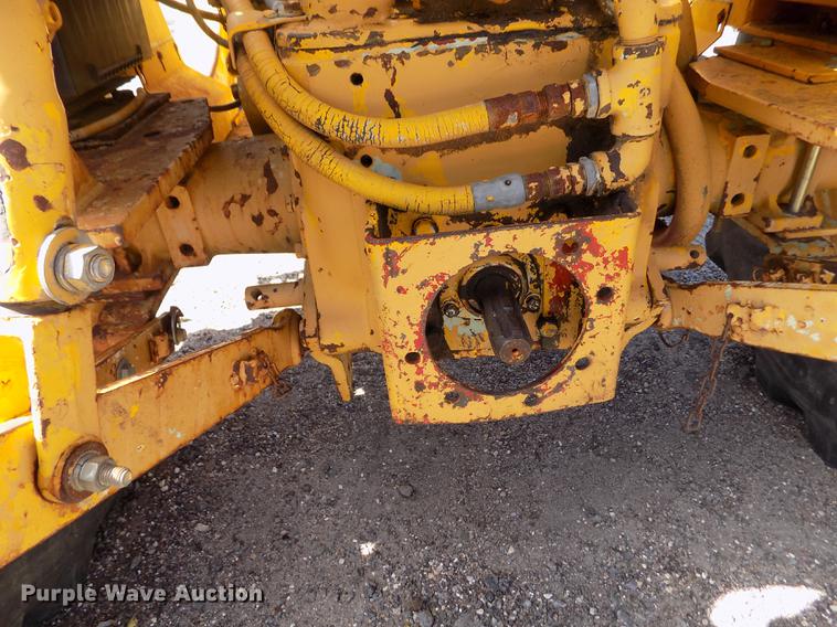 image for item DB9119 International 2424 tractor