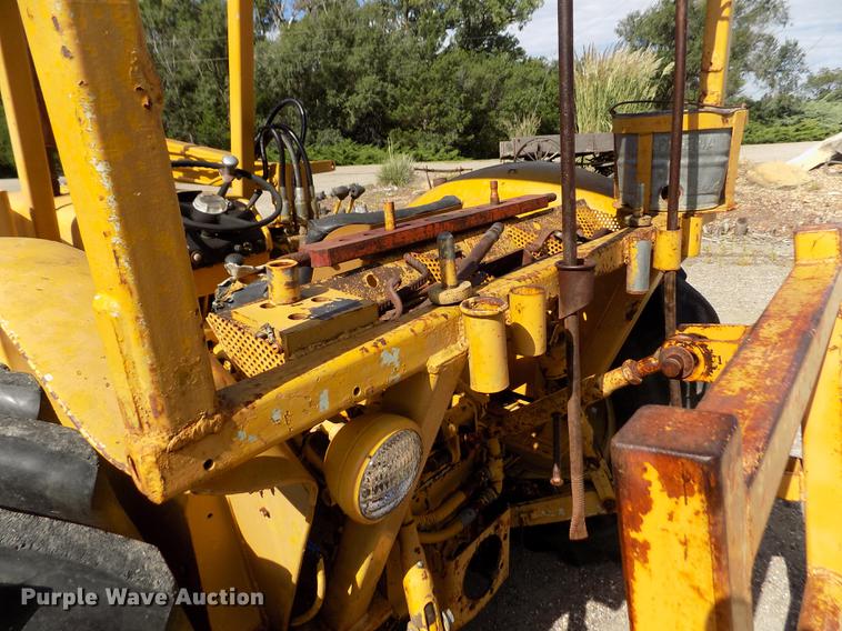 image for item DB9119 International 2424 tractor