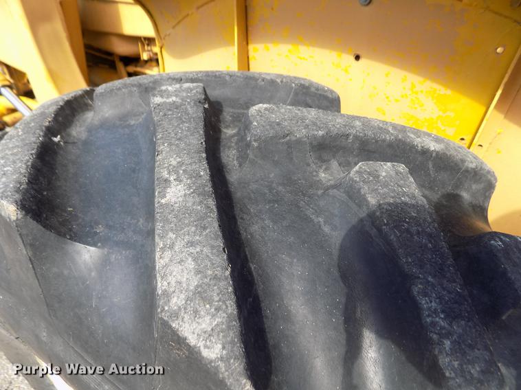 image for item DB9119 International 2424 tractor