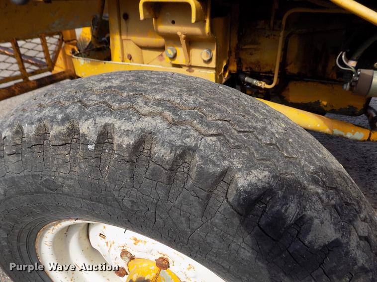 image for item DB9119 International 2424 tractor