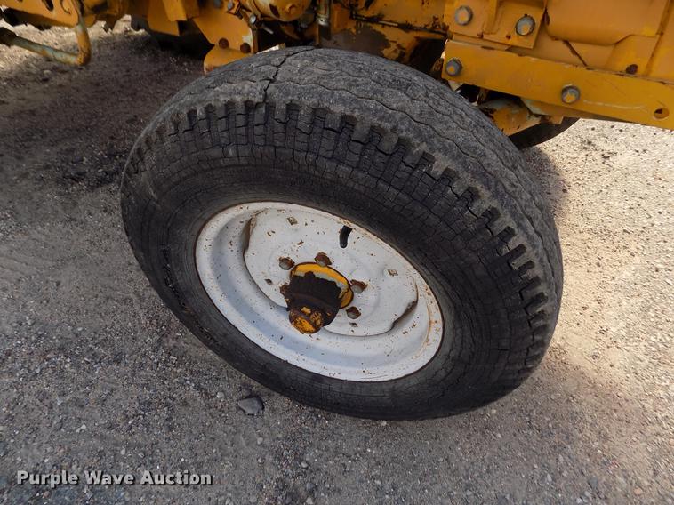 image for item DB9119 International 2424 tractor